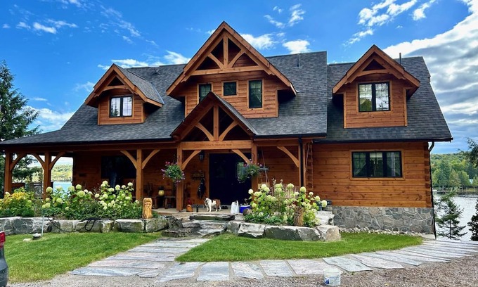 Magnetawan Hütte | One of a Kind Timber Framed Waterfront Escape w/Hot Tub!