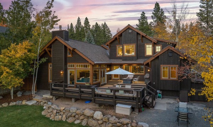 Truckee Haus | Sierra Vista Haus- Truckee/Tahoe- Relaxing Mountain Retreat