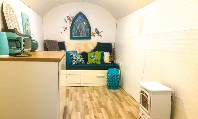 Fruitville Kabine | Gypsy Mermaid Caravan Tiny House Glamping!