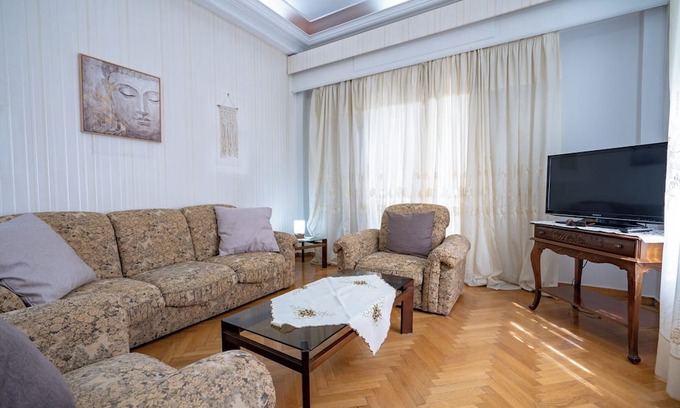 Irakleio Wohnung | Retro 2-Bdrm House Near Metro in Heraklion by ΜΡS