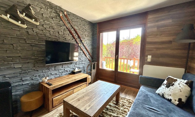 Flumet Wohnung | Apartment at the foot of the slopes, swimming pool, sauna, linen included and pets allowed.