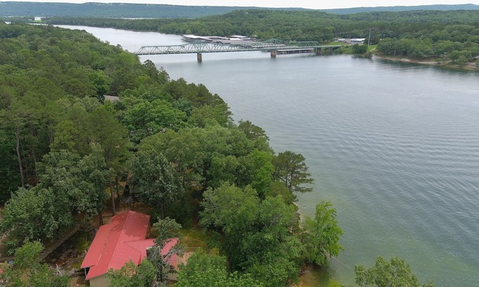 Greers Ferry Haus | Rock Ledge at the Narrows