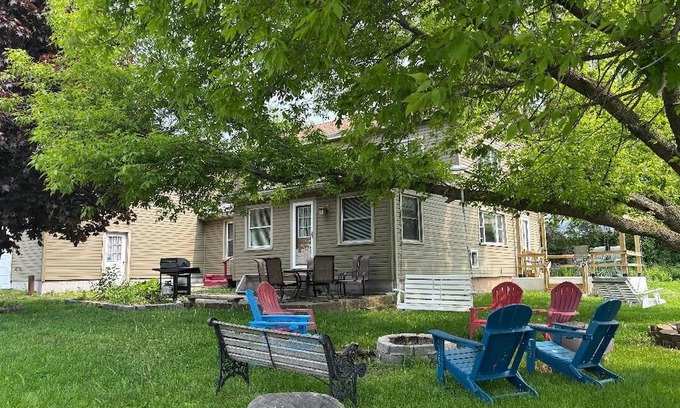 Chaumont Haus | Lake Front House in Beautiful Guffin Bay, Chaumont