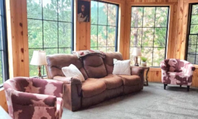 Spearfish Haus | Higgins Gulch Lodge, Waterfall