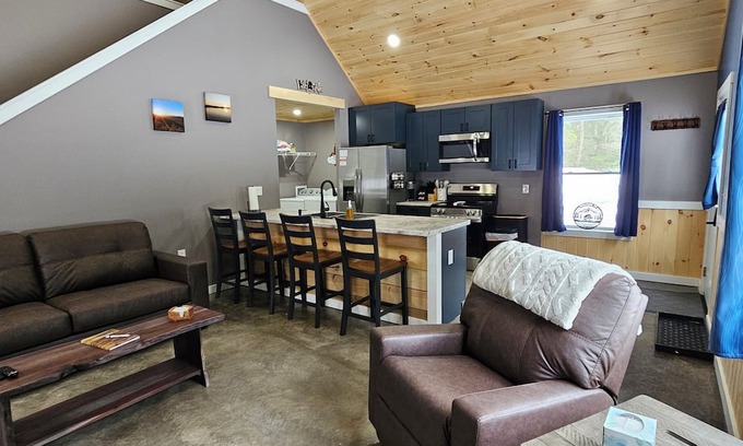 Owls Head Kabine | Private 2-bedroom cabin with WiFi in Owls Head