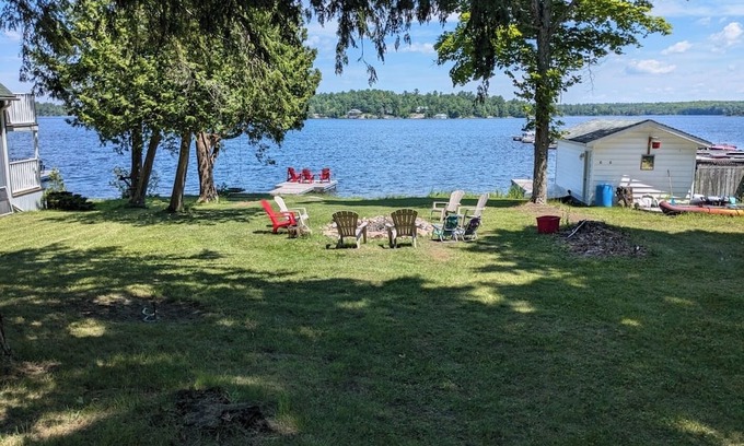 Kawartha Park Kabine | Lakefront cottagenTrue cottage charm.wide open lake views