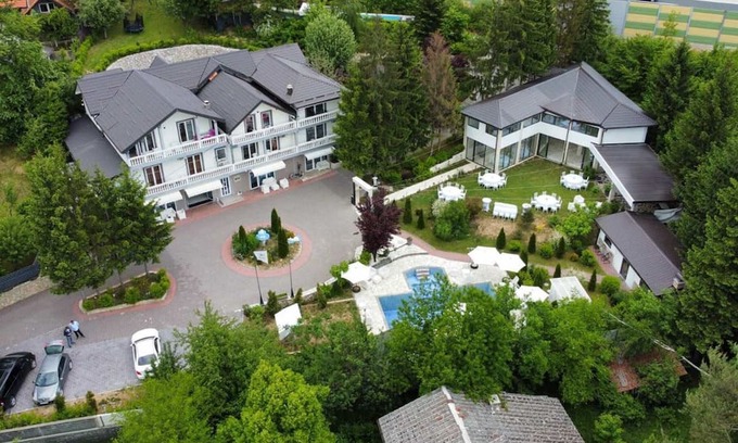 Sarajevo Wohnung | Rakovica Resort - Apartment with Shared Pool 5