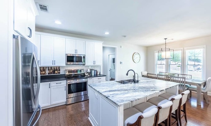 Reynolds Landing Hütte | 4BR Retreat with Space & Style