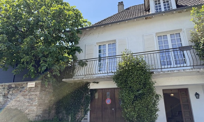 Payzac Haus | Spacious family house in the heart of Payzac with private garden, up to 10 people, pets allowed