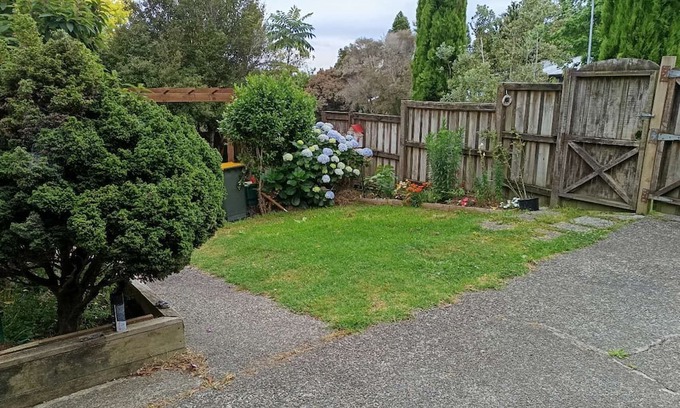 Glenfield Haus | Cosy and Budget room in a vintage house located at Northshore, Auckland