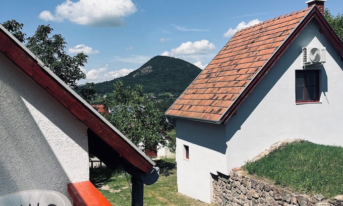Nemesgulacs Hütte | Cosy one bedroom cottage with perfect views with AC close to Lake Balaton
