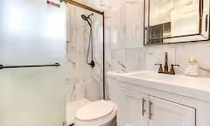 Summit Station Haus | 3-bedroom house in welcoming Columbus with WiFi, AC