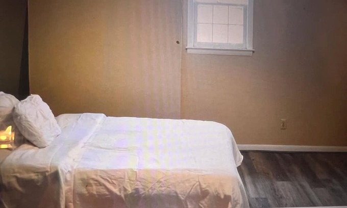 Anniston Haus | Deep stairs Loft with Wi-Fi, AC in charming Anniston