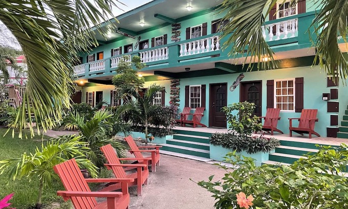 San Pedro Wohnung | ONE BEDROOM SUITE - Close to Beach