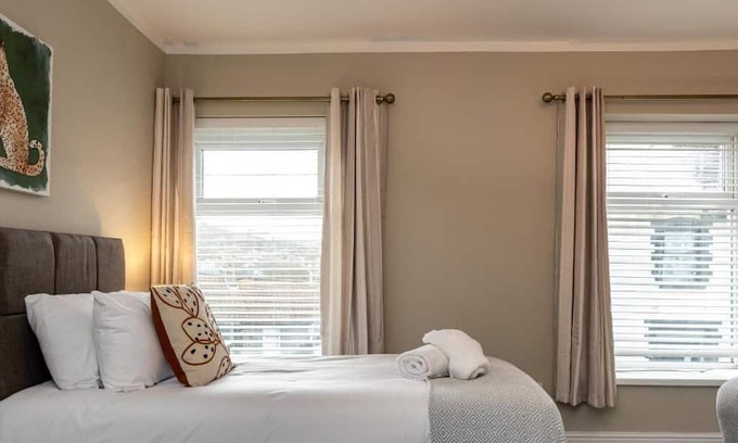 Abercynon Haus | 4 Bedrooms Sizeable for Contractors /Families