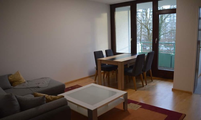Neuhadern Wohnung | Sonnige ruhige Wohnung mit Balkon - gute Verkehrsanbindung - nice and quiet flat
