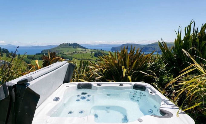 Acacia Bay Haus | Whakaipo Sunsets with Spa pool - divine views, beautiful, tranquil, tasteful comfort