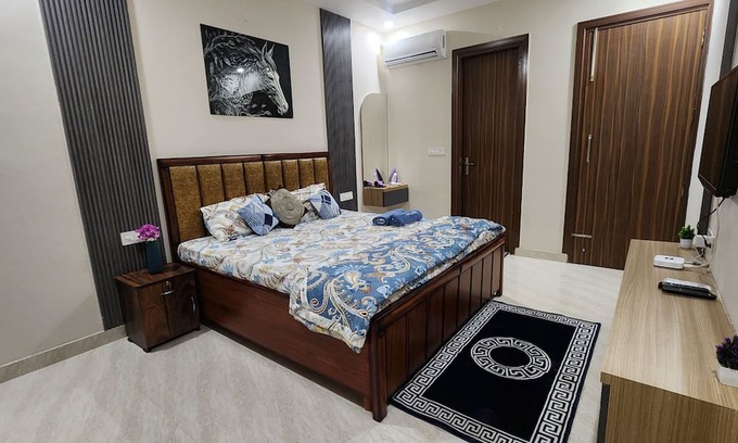 Zirakpur Wohnung | 2-bedroom apartment in lovely Nabha with AC, WiFi. Enjoy your stay