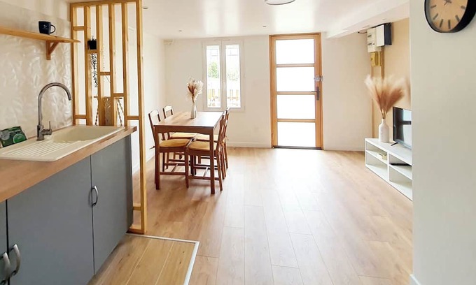 Saint-Genis-Laval Wohnung | Quiet, detached T2 apartment/10 min from Lyon Centre/Private car park/Terrace
