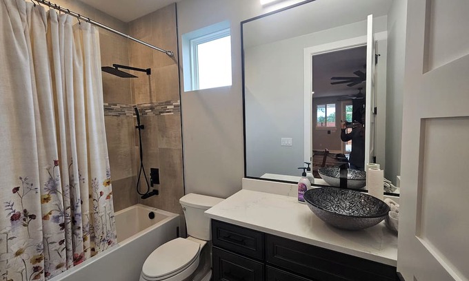 Waterford On Lake Travis Haus | Pet-friendly, upper-level 3-bedroom home with AC, WiFi