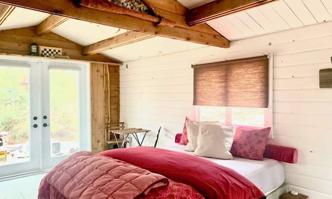 Tete Jaune Cache Kabine | Rustic Mountain Getaway, cozy, couples, mountain views, Mount Robson and Jasper.