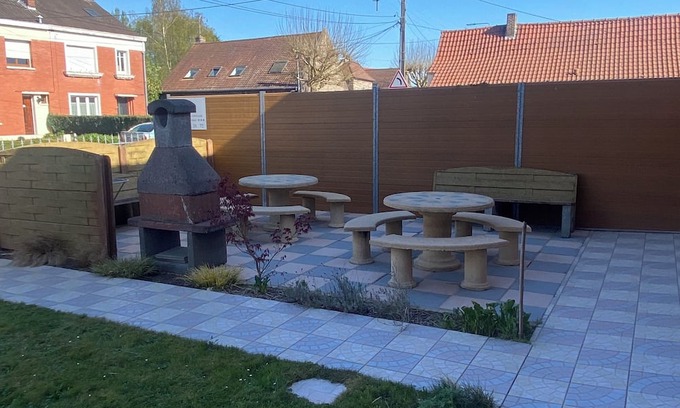 Saint-Amand-les-Eaux Wohnung | Ground floor studio 700 metres from the Thermes de Saint Amand les Eaux thermal baths