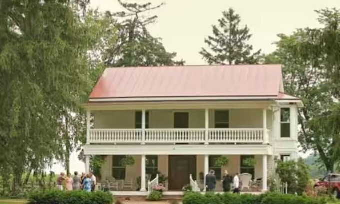 Leland Sonstige | Sugarland Mansion - Built in 1850, 3BR renovated farmhouse on 10 acres + stream