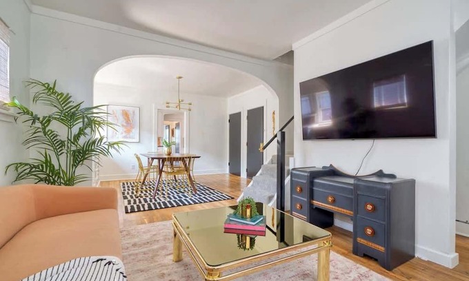 Hosford-Abernethy Wohnung | Warhol Suite ~ Cozy Apartment ~ 92 WalkScore