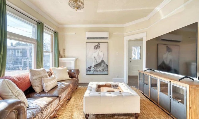 Kerns Haus | Dream Two-Bedroom in Laurelhurst ~ 97 WalkScore