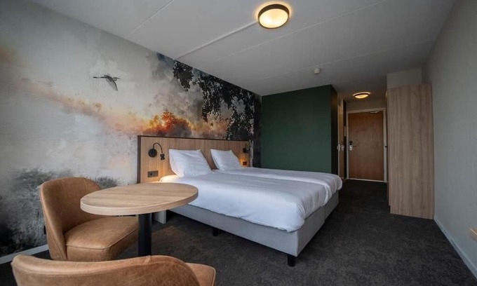 Roden Wohnung | Perfect Base for Exploring Drenthe with Free Parking & Breakfast