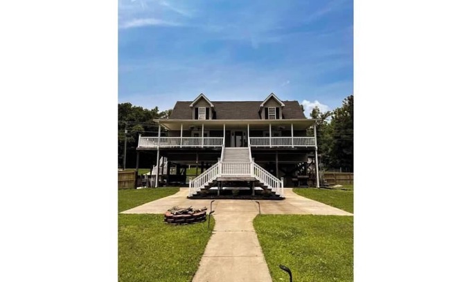 Winnsboro Haus | DuckedAway.Dreamy Lakefront Escape on Dutchman Creek!