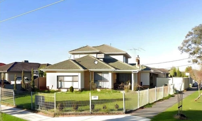 Reservoir Haus | Private Room in Fawkner House - 12 mins Airport