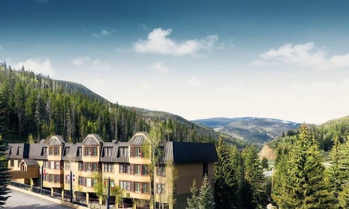 Highland Meadows Eigentumswohnung | Enjoy a 3 Day Fall Weekend -2-bedroom condo at Marriott Resort in charming Vail