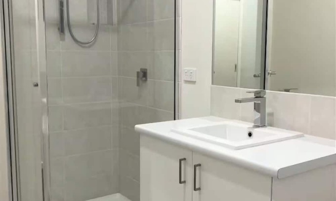 Pakenham Haus | 11 Serenity Home 4-bedroom house with WiFi and AC in delightful Pakenham