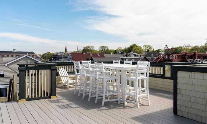 Yachting Village Haus | Downtown Harbor View