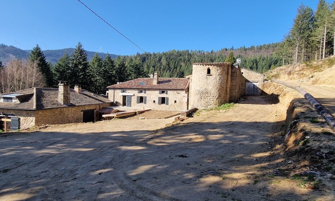 Saint-Symphorien-de-Mahun Haus | Domaine le Bouissou Du Mahun Gîtes for groups 15 to 40 people