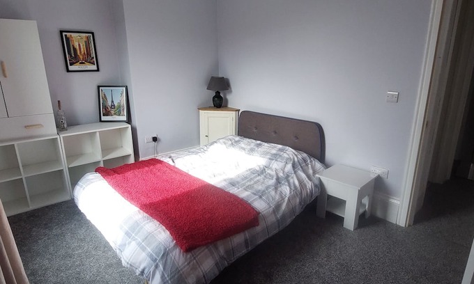 Darfield Haus | Charming 2-bedroom family/work friendly house near Barnsley