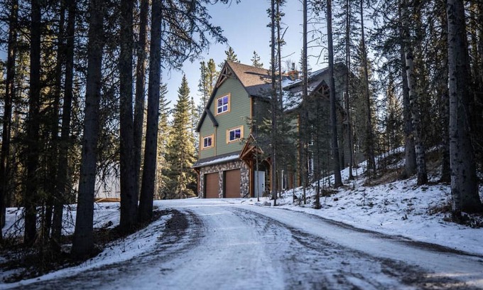 Calgary Haus | Entire 2 Bedroom Guest Suite with Laundry, Minutes from Bragg Creek!
