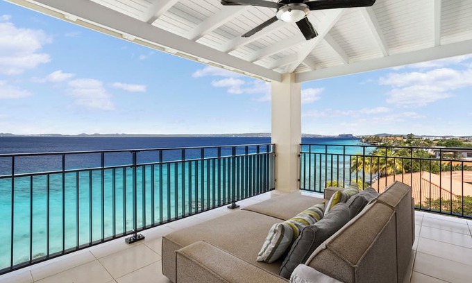 Belnem Wohnung | Oceanfront Penthouse w/Sandy Beach & Pool - RARE FIND on Bonaire!