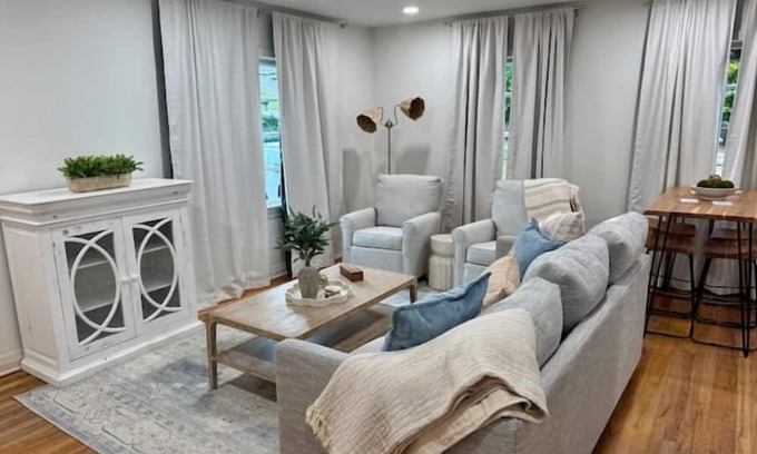 Tuscaloosa Haus | Crimson Comfort @ The Ivy, 2.5 mi from BDS