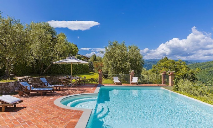 Monsummano Terme Villa | Villa in Monsummano Terme mit 7 Schlafzimmern 19 Schlafplätzen