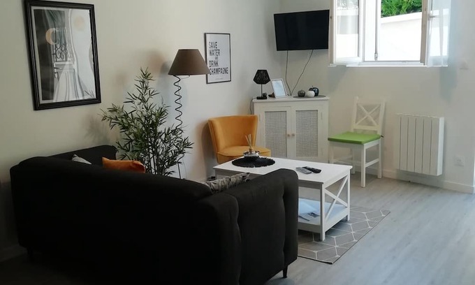 Bezu-le-Guery Wohnung | Pleasant studio close to vineyards, fields and woods, very well situated for touring.