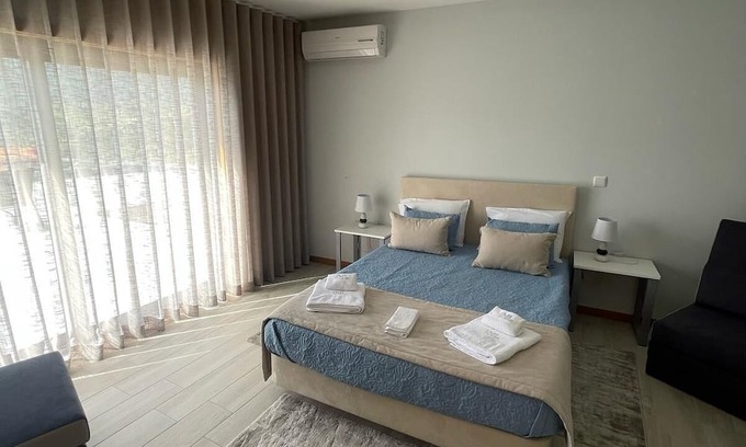 Cabanas de Baixo Wohnung | Spacious 6-bedroom hotel suites with AC, WiFi in charming Torre de Moncorvo