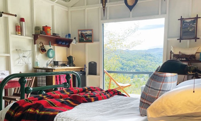 Stockbridge Kabine | 1950s "Retro" Cabin in Vermont w/ Breathtaking Views!