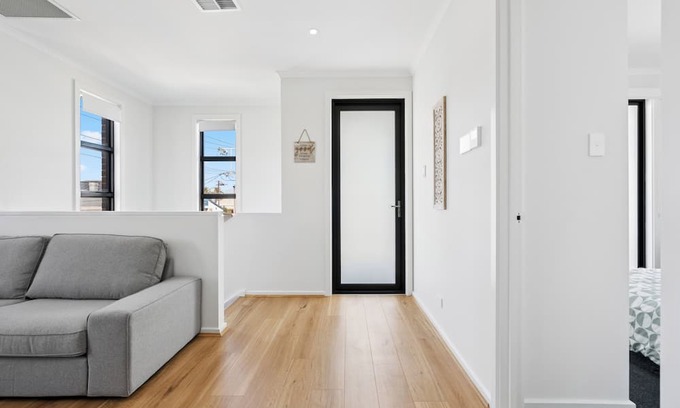 Port Adelaide Haus | Stay In Port Adelaide!