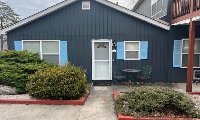 Paw Paw Eigentumswohnung | Cozy 2-bedroom condo in Avalon Resort located in Paw Paw West Virginia