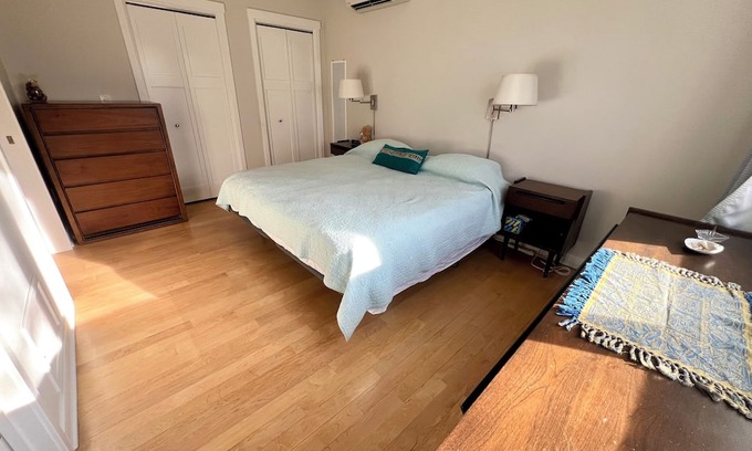 Hadley Haus | Charming 3-bedroom 2-bathroom house with AC, WiFi in beautiful Amherst, MA