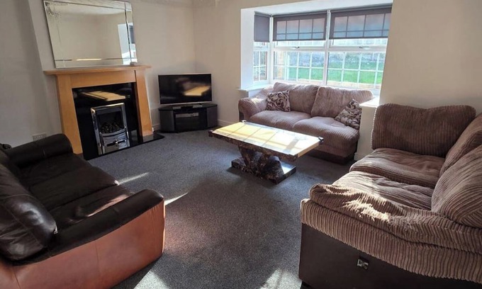 Handsworth Haus | Spacious Central Home - Sleeps 7, Garden & Parking