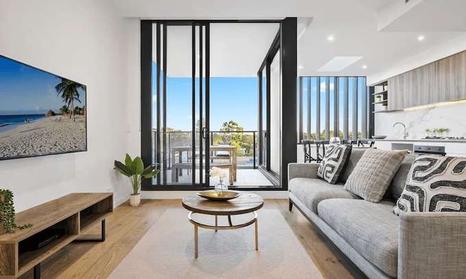 Macquarie Park Wohnung | North Ryde- NR005 - Whiteside Street - Spacious 1BR Executive Apartment with Balcony Near Macquarie Centre University