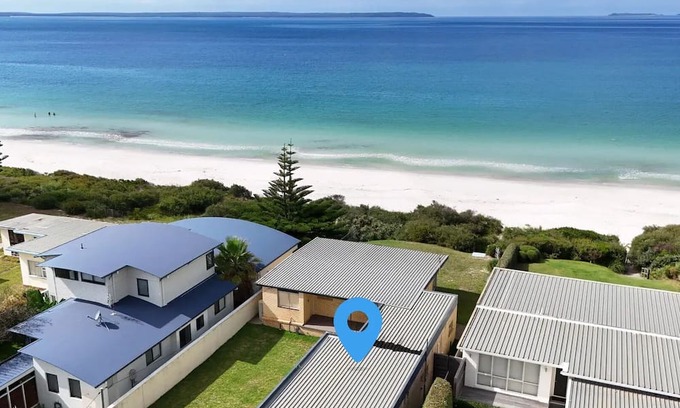 Callala Beach Kabine | Quay's Cabin - Absolute Beachfront with Views